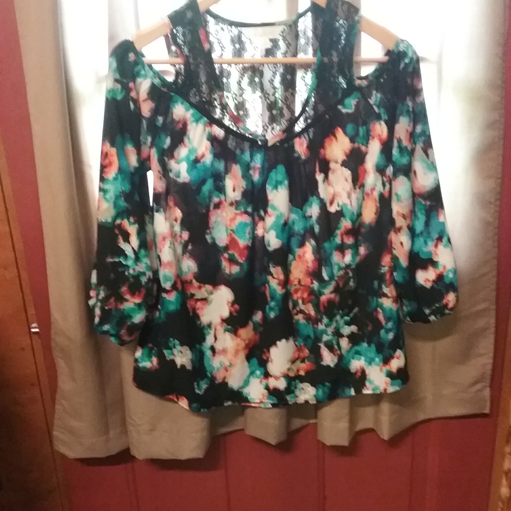 Decree watercolor design tunic with lace trim